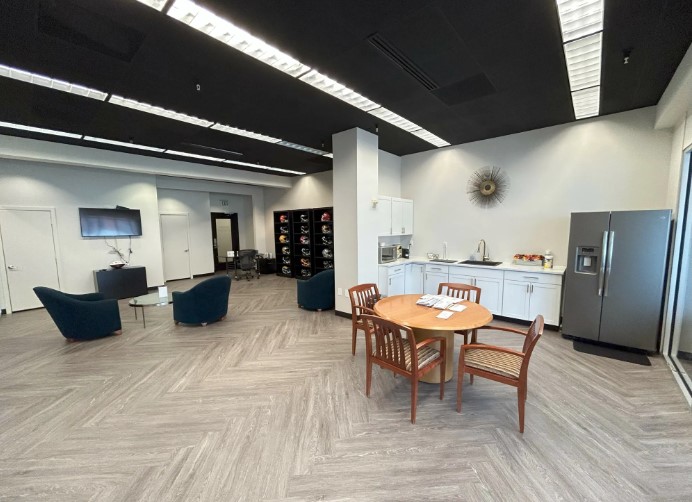 Amazing Commercial Office